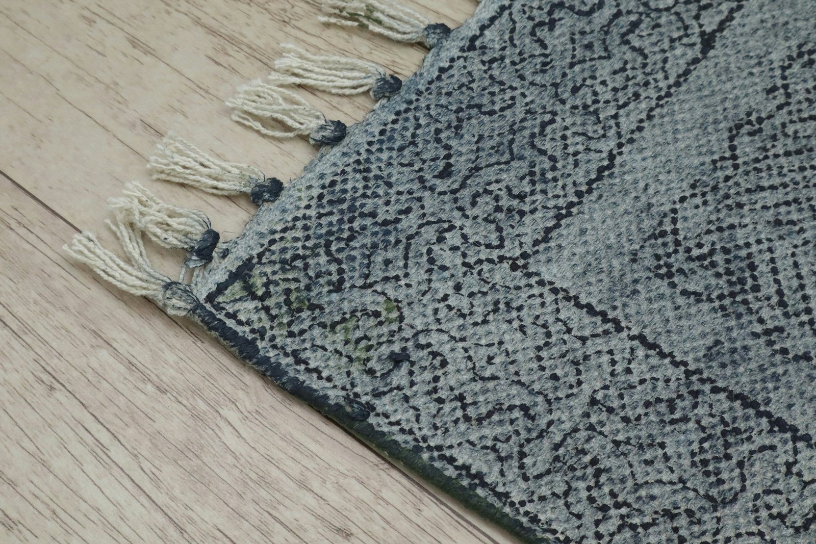 Reinigung eines Markerflecks auf Teppich