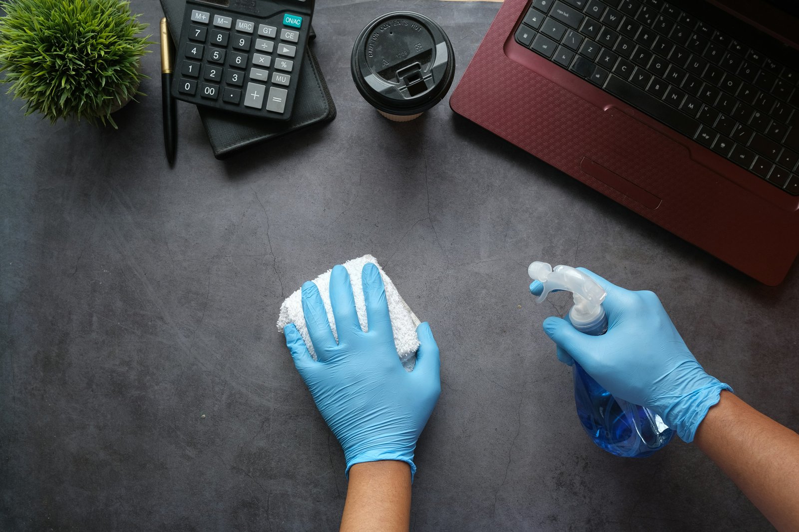 Reinigung einer Oberfläche mit Nagellackentferner